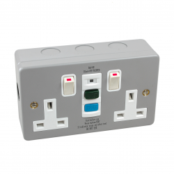 METAL CLAD 13A DP TWIN SOCKET